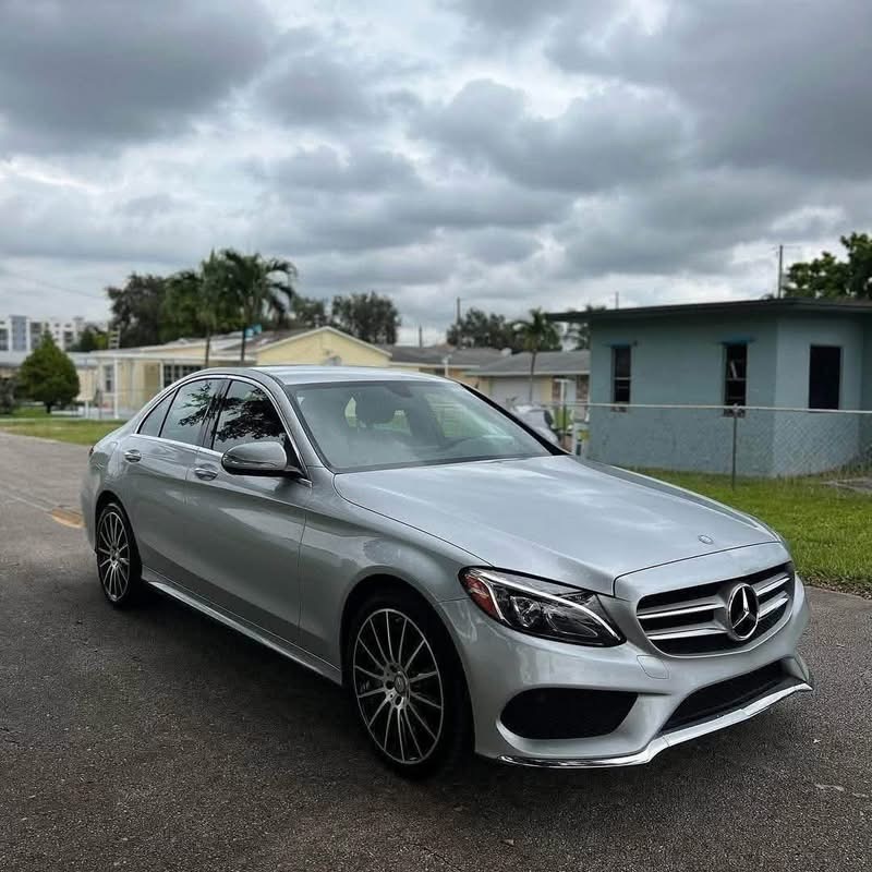 Mercedes-Benz C300 4MATIC